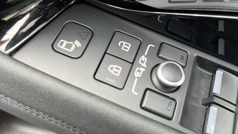 Land Rover Range Rover Evoque 1.5 P300e R-Dynamic SE 5dr Auto Hatchback